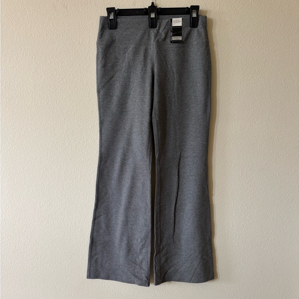 NWT NY & Co. Sport brand Spring Street Flare Pants (gray) size XS